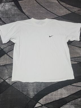 VINTAGE NIKE WHITE CREWNECK TEE-SHIRT EMBROIDERED BLACK SWOOSH LOGO XL PRICE FIR